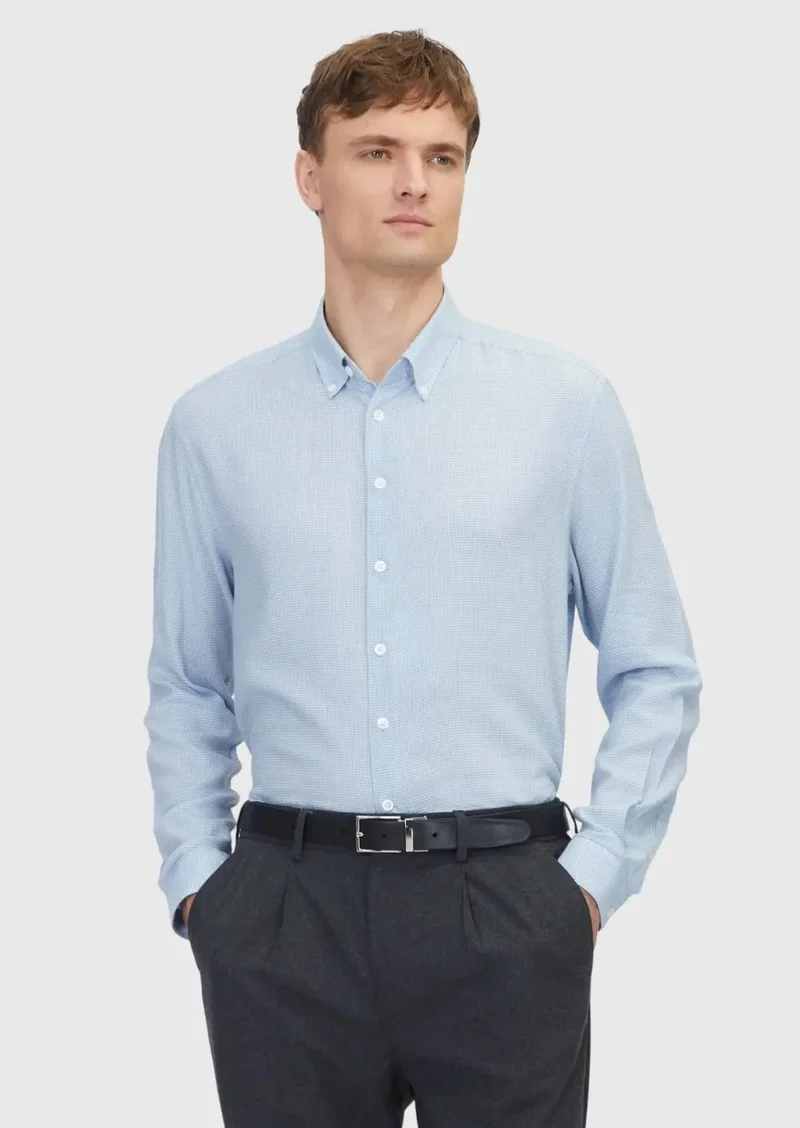 رامسي قميص أزرق بقصة كاجوال، مصنوع من مزيج القطن.