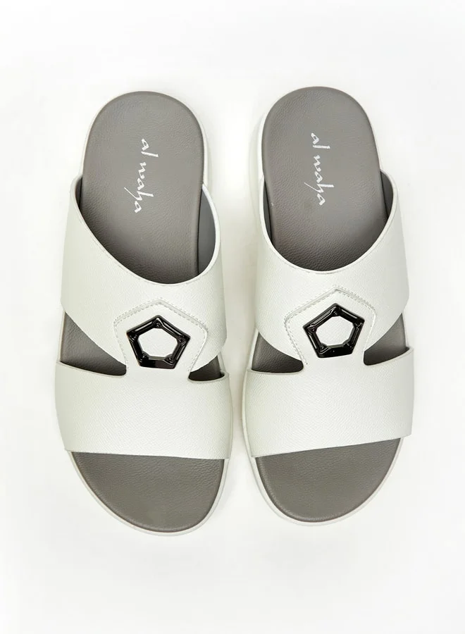 الواحة Men's Solid Slip-On Arabic Sandals with Metal Trim