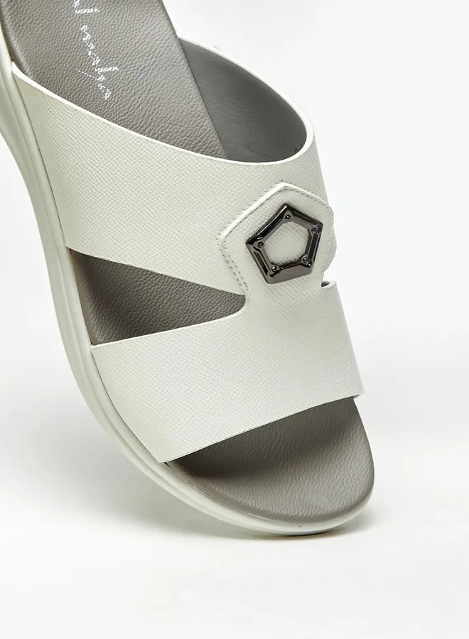 الواحة Men's Solid Slip-On Arabic Sandals with Metal Trim