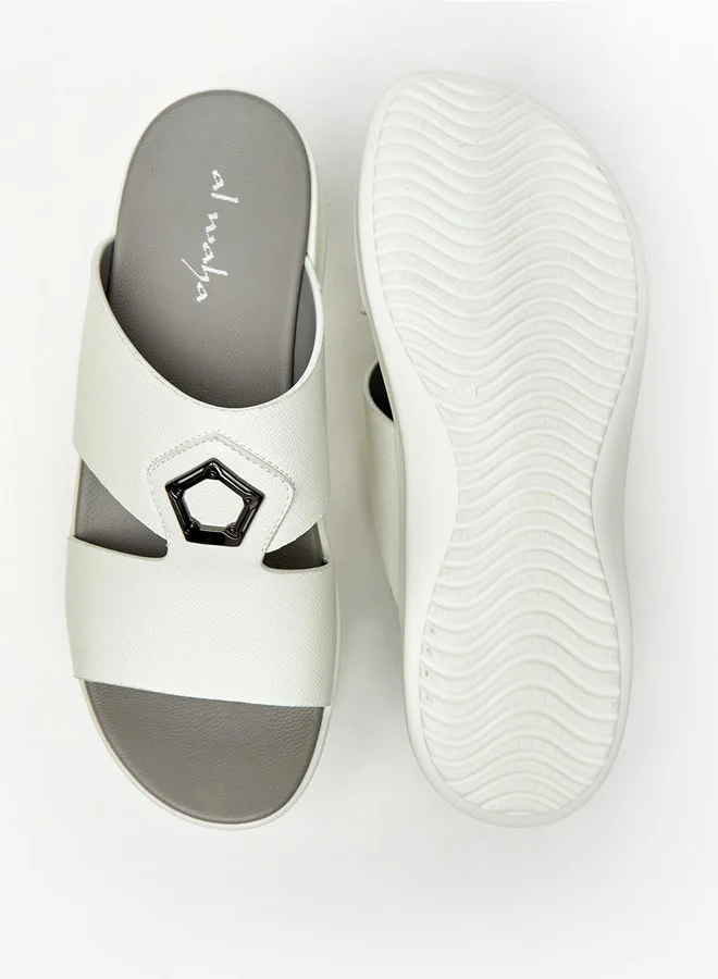 الواحة Men's Solid Slip-On Arabic Sandals with Metal Trim