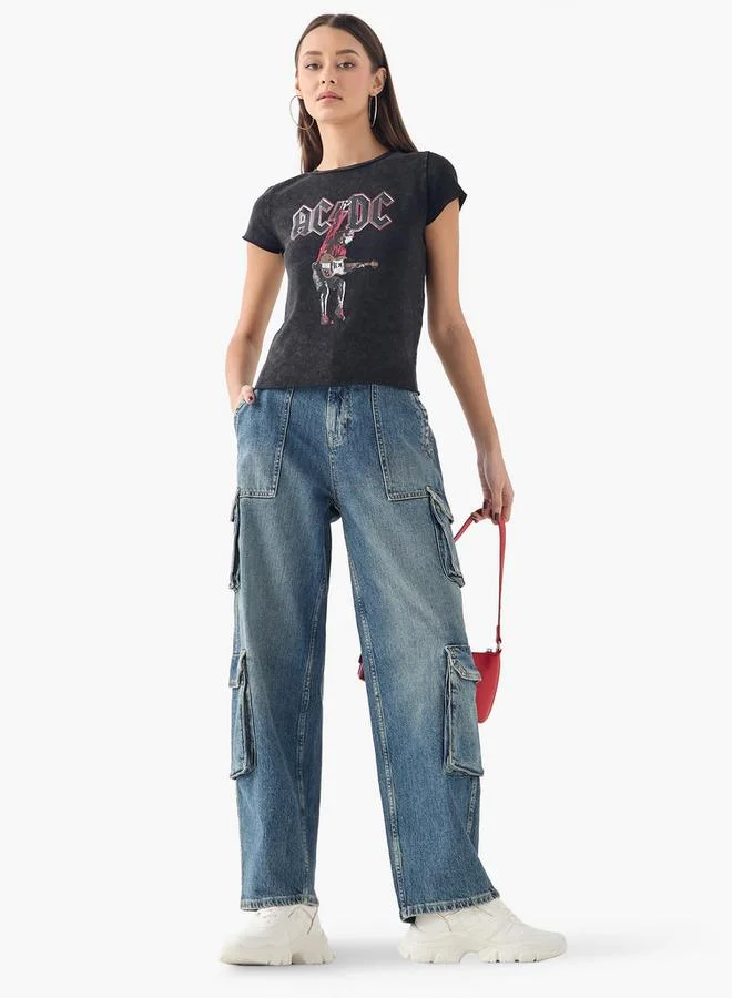 اس بي كاركترز تيشيرت بياقة ضيقة وأكمام صيرة وطبعات