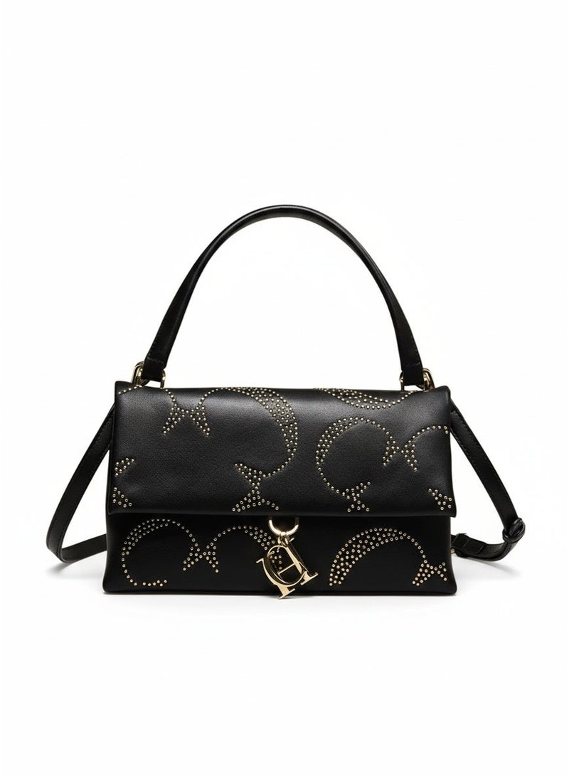 سي اتش سي اتش حقيبة يد مزينة بحروف موضوعة على الكتف - Image 1