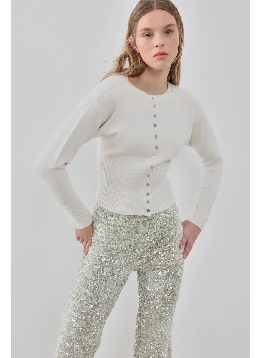 Pieces Of Melon x Narod Bıçakçı Ecru Mother of Pearl Buttoned Soft Touch Knitwear Cardigan