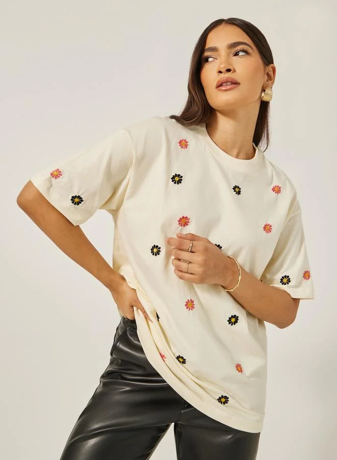 Styli Styli All Over Embroidered Oversized Longline T-Shirt