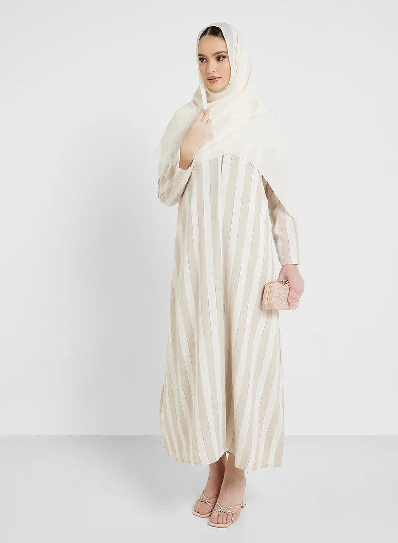 هيا كلوزيت Collared Striped Flared Sleeve Abaya