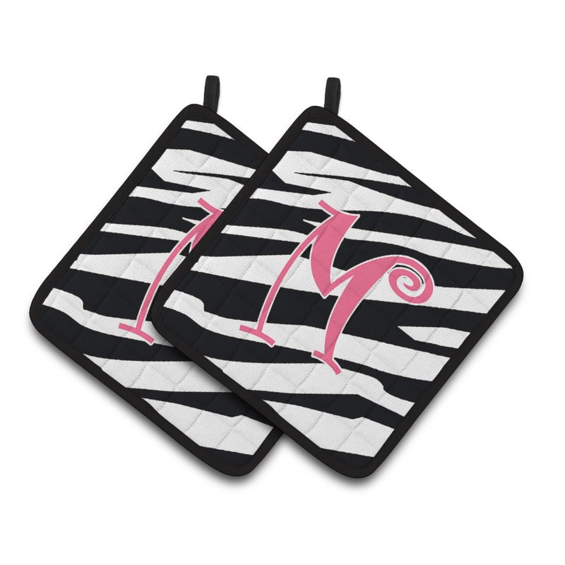 كارولينز تريجرس "" Caroline's Treasures Monogram Monogram Mon Zebra Stripe & Pink زوج من حاملي الأواني CJ1037-MPTHD 7.5HX7.5W متعدد الألوان " 
