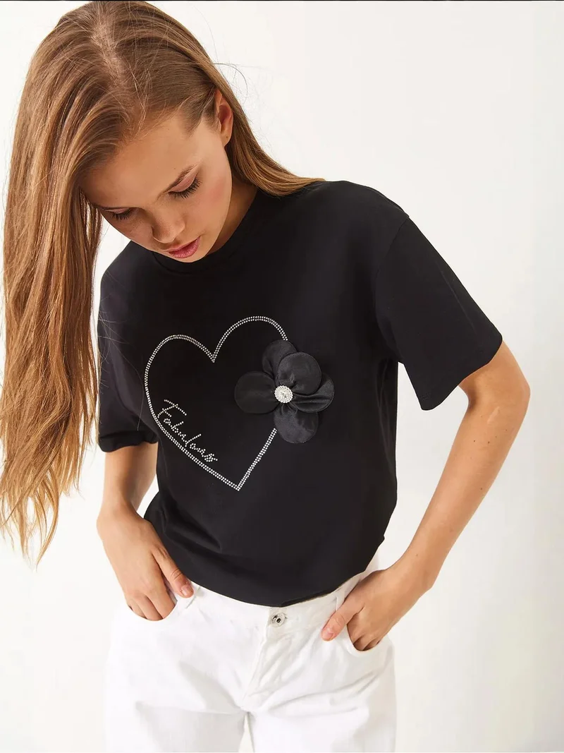 Bianco Lucci Black LUCCI Printed Crew Neck Crop T-Shirt with Accessory Detail for Women | Best Price UAE