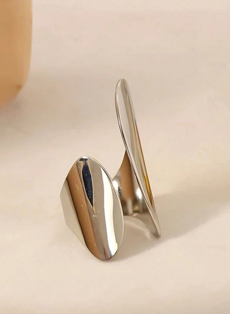 إيكوال خاتم نسائي من الاستانلس ستيل باللون الفضي انيق وعصري بمقاس موحد - Image 2