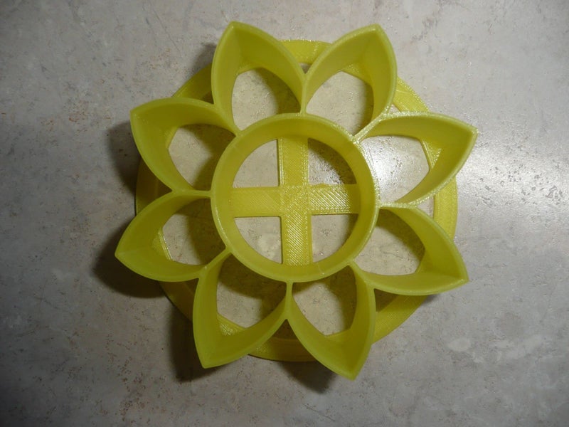 YNGLLC SUNFLOWER DESIGN PATTERN CONCHA CUTTER MEXICAN SWEET BREAD STAMP MADE IN USA PR4519  Yellow - Image 5