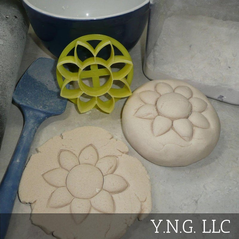 YNGLLC SUNFLOWER DESIGN PATTERN CONCHA CUTTER MEXICAN SWEET BREAD STAMP MADE IN USA PR4519  Yellow - Image 2