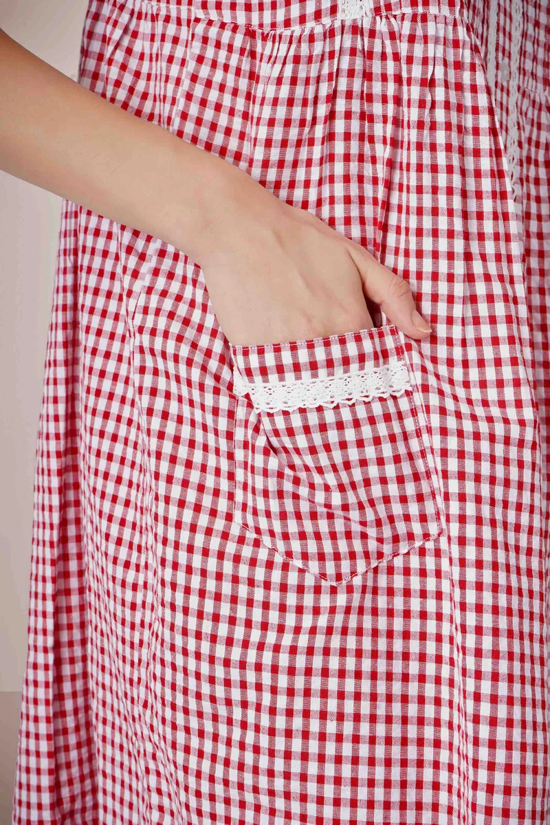 After Dark Betty, Red Dress