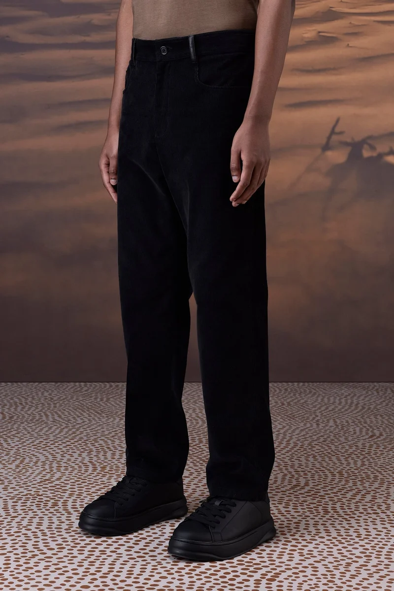 Genes Lecoanet Hemant بنطلون كلاسيكي من الكوردروي الأسود بتفاصيل جلدية