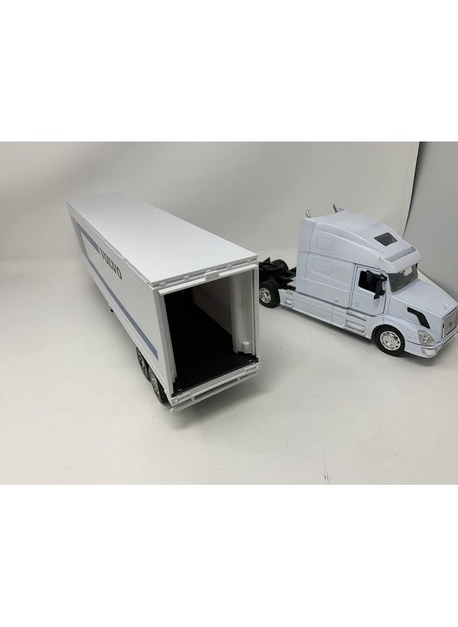 NewRay New-Ray Volvo Tractor and Trailer VN-780 1/32 Scale Pre-Built Model Semi Truck White  - Image 4