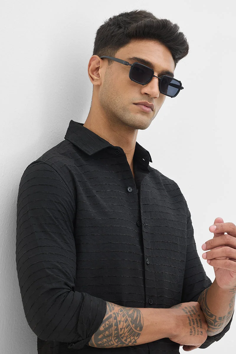 SNITCH قميص أسود بقصة ضيقة وملمس مميز