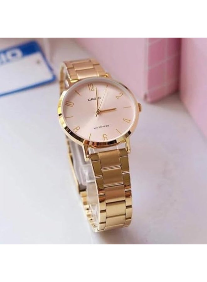 كاسيو ساعة كاسيو LTP-VT01G-4B النسائية بتصميم بسيط، مطلية بالذهب، مصنوعة من الفولاذ المقاوم للصدأ، بمينا وردي، بثلاث عقارب تناظرية - Image 2