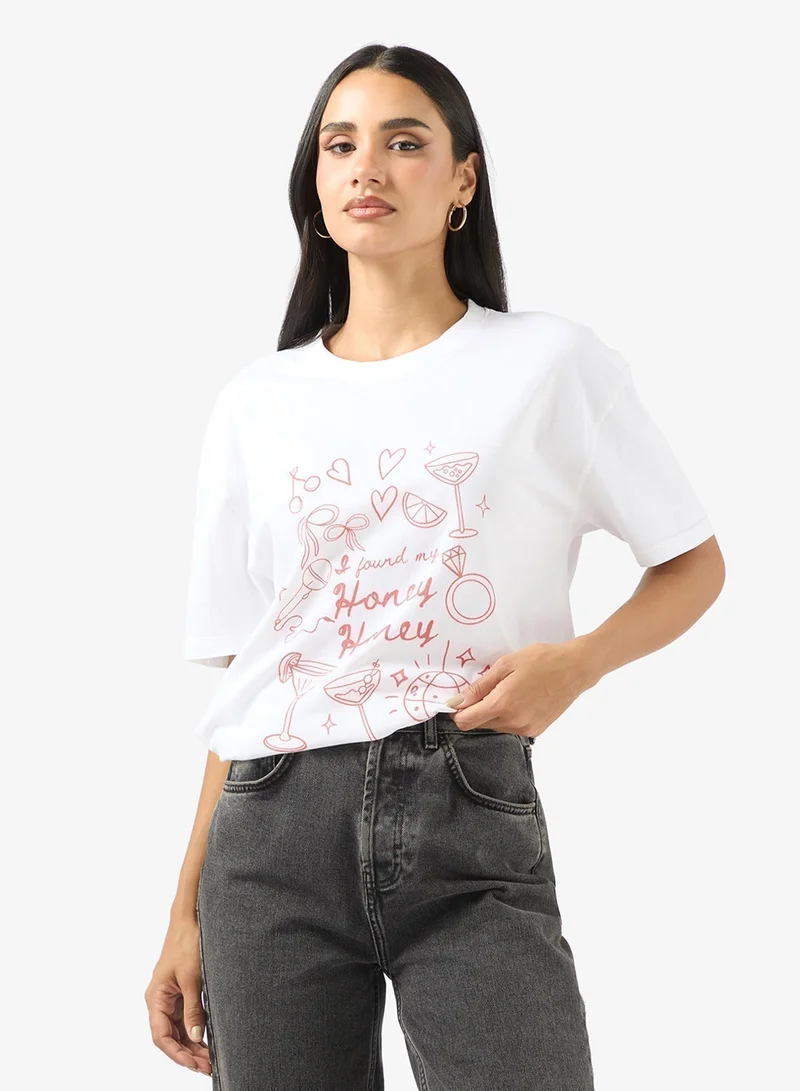 Ginger Crew Neck Holiday Graphic T-Shirt