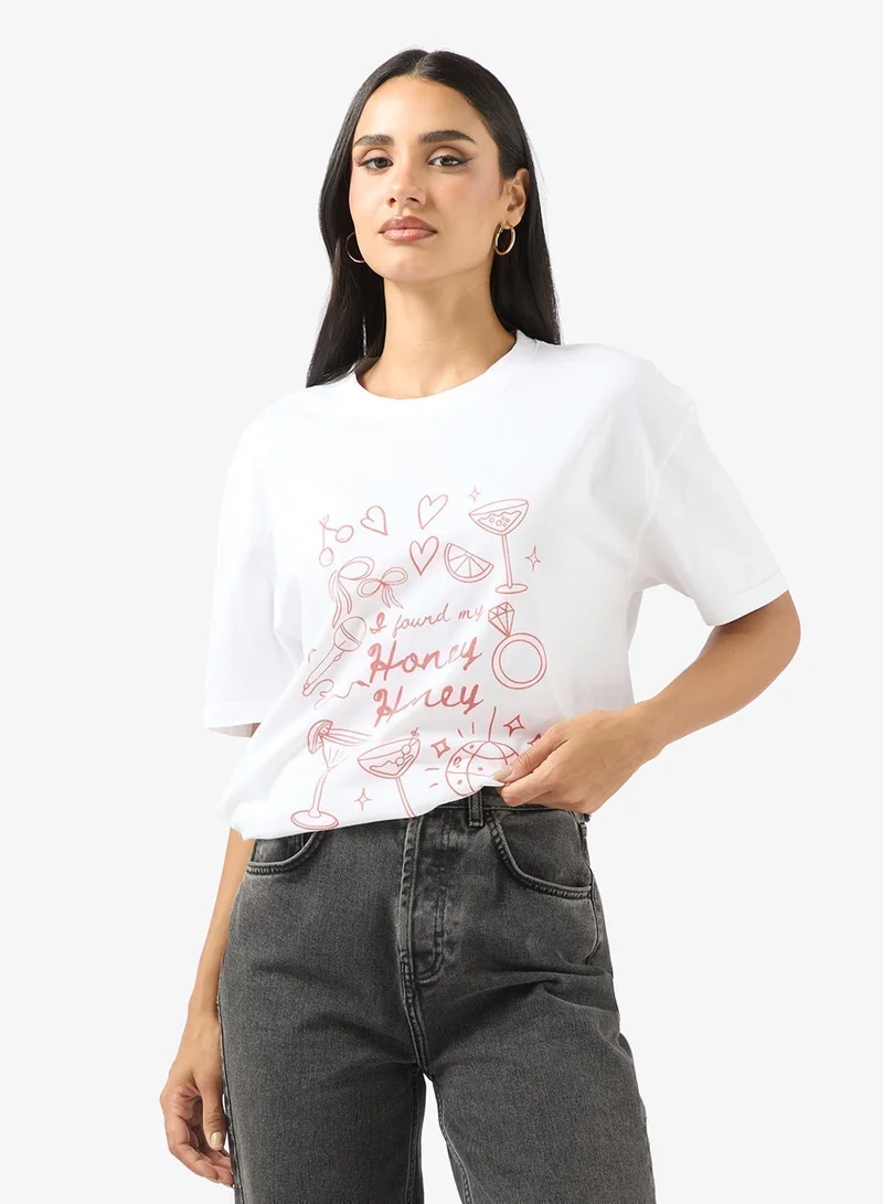 Ginger Crew Neck Holiday Graphic T-Shirt