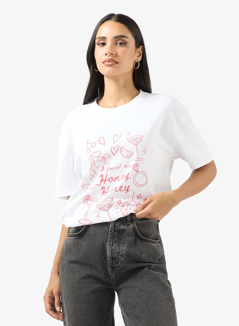 جينجر تيشيرت برسومات العطلات بياقة دائرية