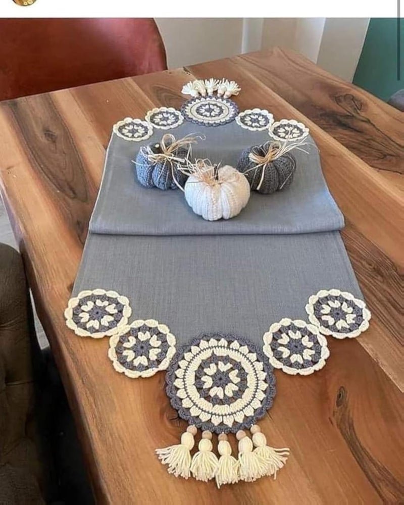 رانر مفرش طاولة من الكروشيه والكتان 115 × 45 سم