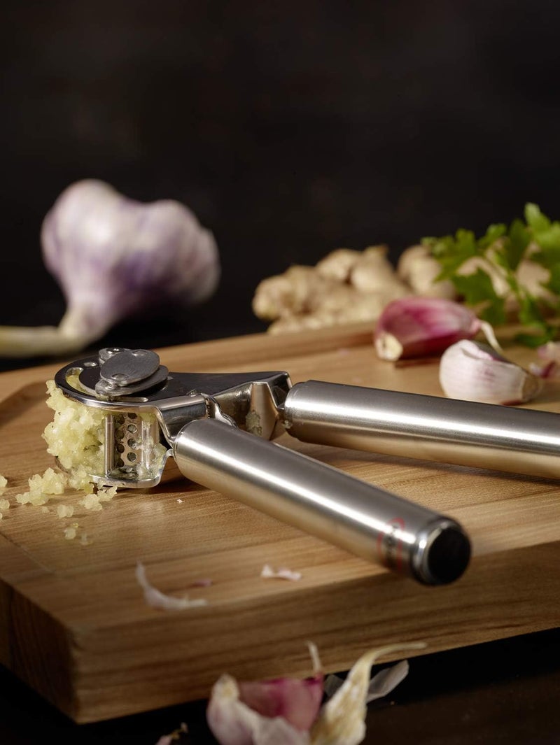 RÖSLE 12895 Stainless Steel Garlic & Ginger Press with Scraper for Effortless Mincing with Easy Cleanup, 13-inch - Image 5