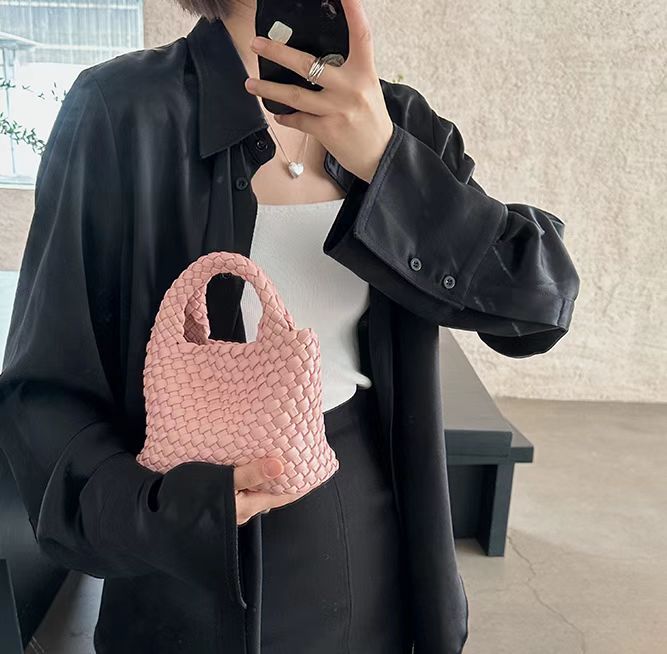2023 New Handmade Mini Woven Bag Small Change Bag Portable Chain Crossbody Bag Coin Purse Vegetable Basket Bag - Image 1