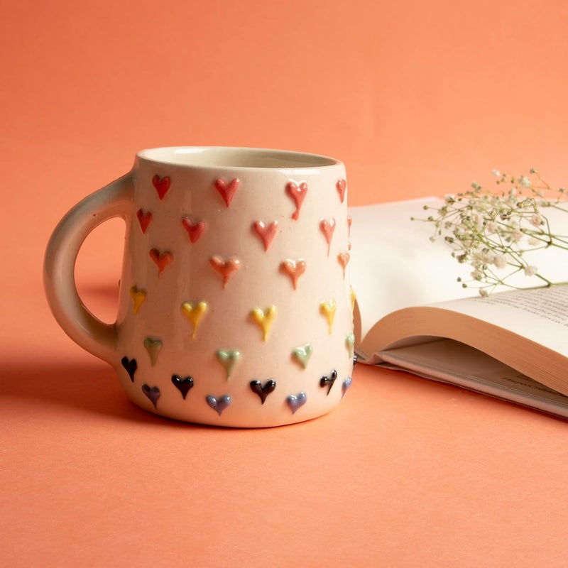 THE WHITE SPACE LIVING كوب سيراميك مزخرف ثلاثي الأبعاد على شكل قلوب – كوب قهوة/شاي ملون للمنزل والهدايا - Image 1