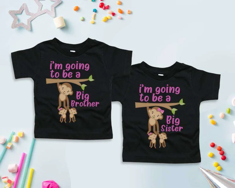 ماتشينج فاميلي اوتفيتس تيشيرت أطفال سأصبح أخًا كبيرًا أو أختًا كبيرة، تيشيرت إعلان لطيف برسمة قرد، قطن ناعم بأكمام قصيرة للأطفال الصغار لإعلان الحمل، مفاجأة للأشقاء، هدية إعلان خبر قدوم مولود جديد (أسود)