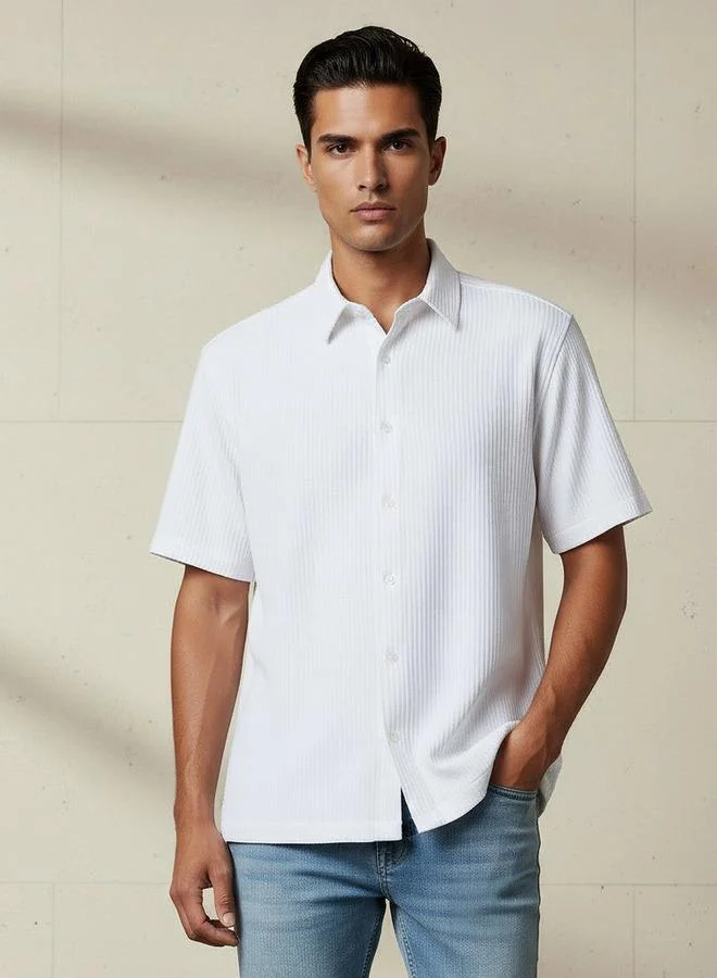 سبلاش فيڤ Men Regular Fit Collared Textured Short Sleeve Shirt