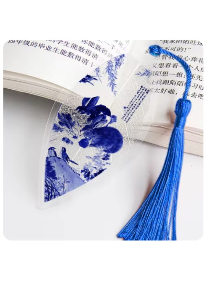 Stylish reading accessory with a nature-inspired design - Image 1