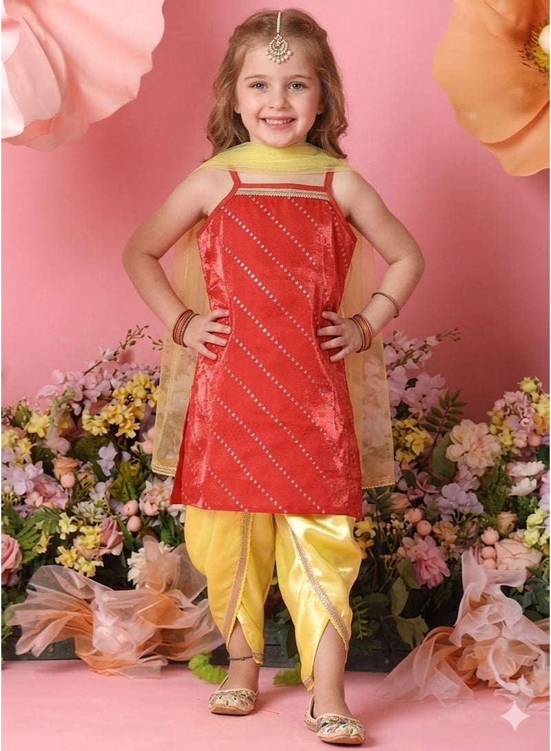 Saka Designs كُرتا حمراء للفتيات مع بنطلون دهوتي ودوپاتا - Image 1