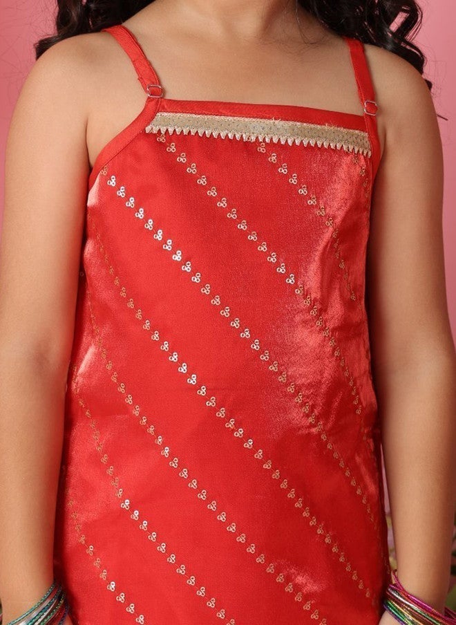 Saka Designs كُرتا حمراء للفتيات مع بنطلون دهوتي ودوپاتا - Image 2