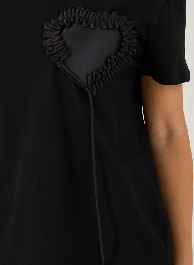 Styli Short Sleeve Heart Applique Detailed Knitted Round Neck T-shirt