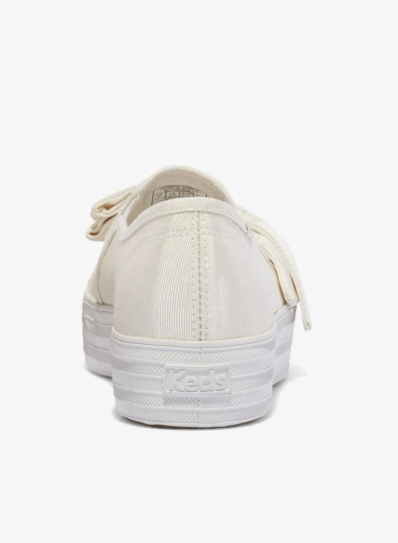 كيدز كيدز سنيكرز نسائي قماش مطرز بالزهور كاجوال كريمي