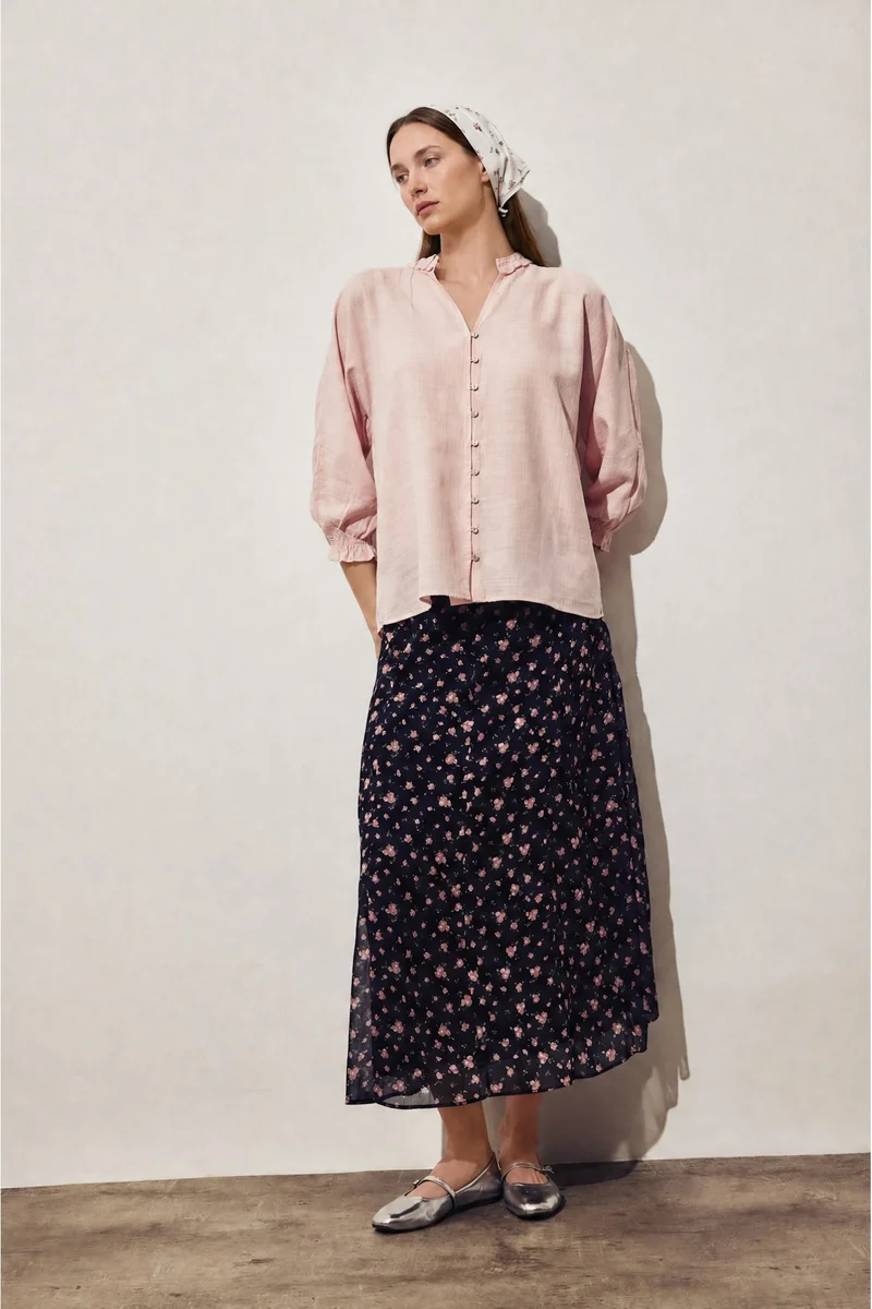 ديفاكتو Ruffle Detail V-Neck Long Sleeve Shirt