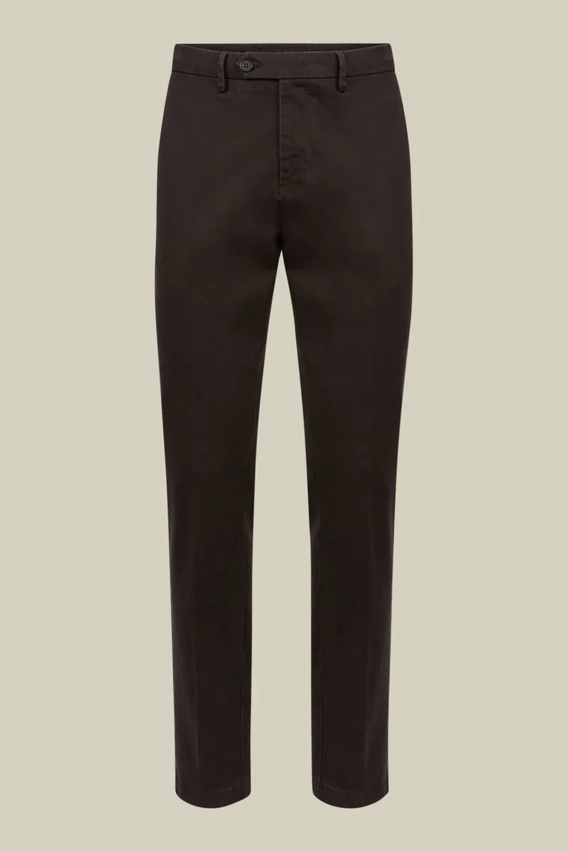 Men's classic twill chinos in a perfect fit - DK Brown