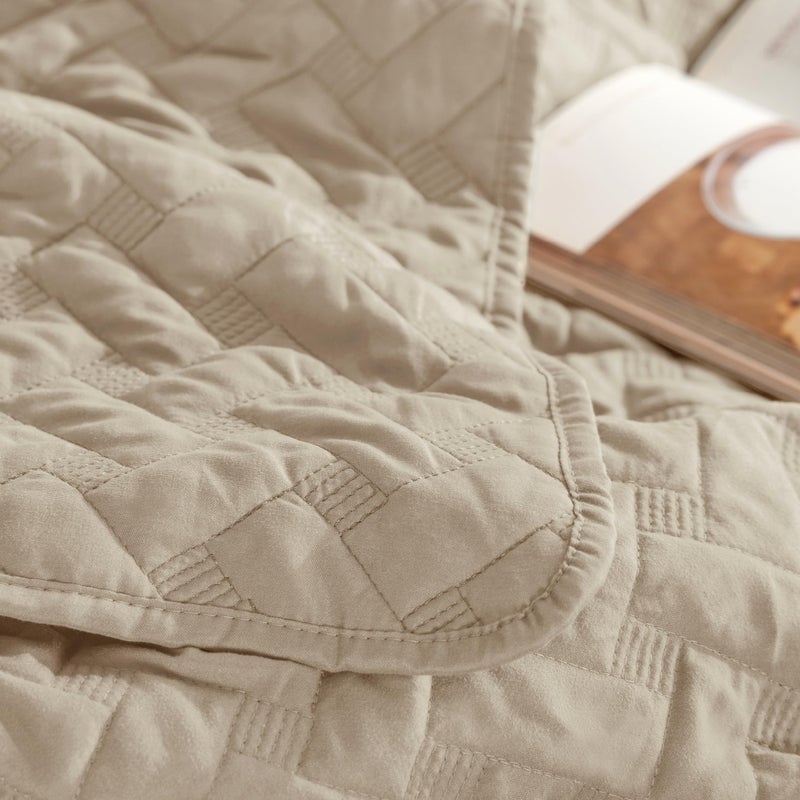Bedsure 2-Piece Twin Size Quilt Bedding Set, Lightweight Bedspread Coverlet with Basket Weave Pattern, Includes 1 Quilt (173 cm x 219 cm) and 1 Pillow Sham (50 cm x 66 cm), Hazel - Image 4