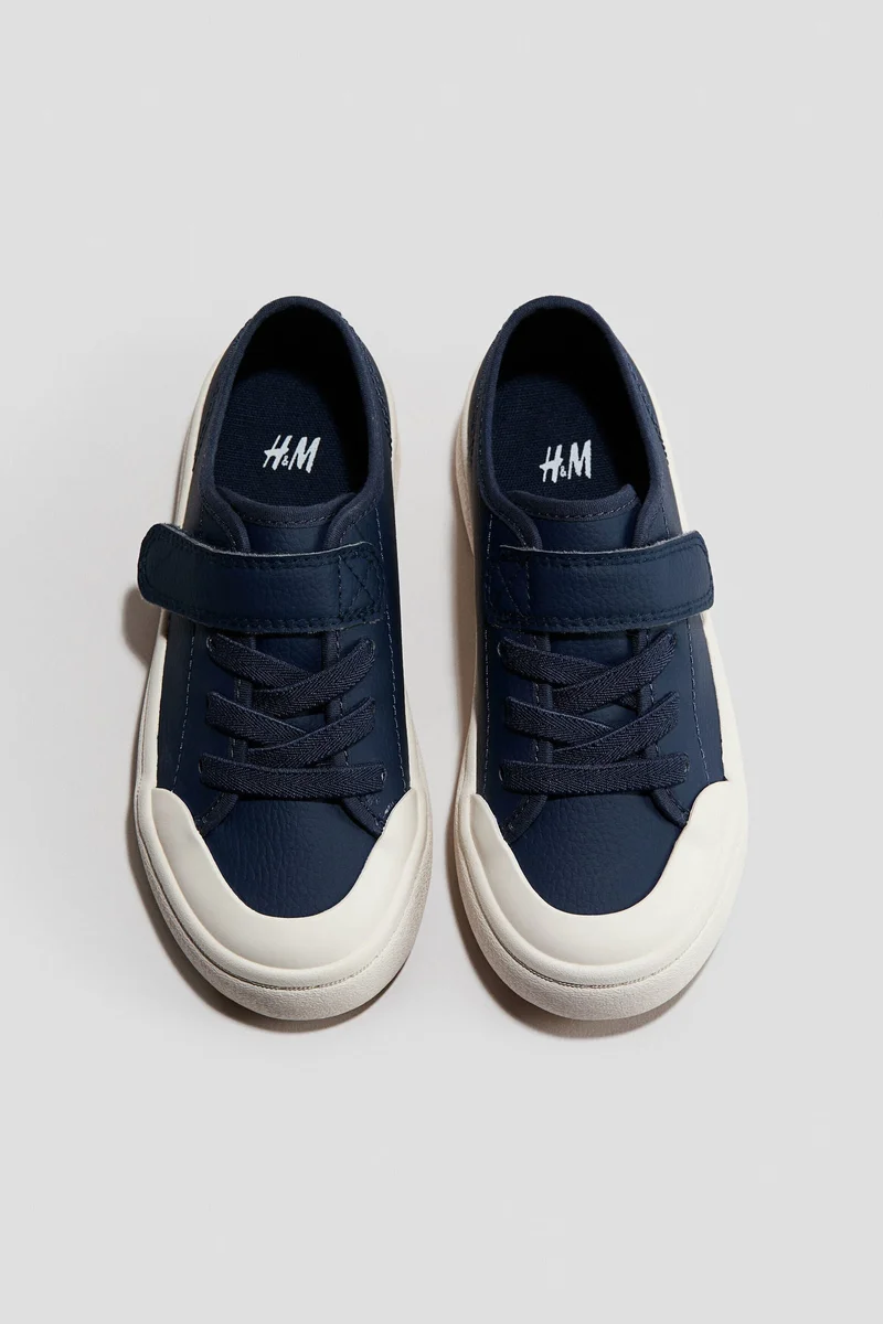 اتش اند ام حذاء رياضي