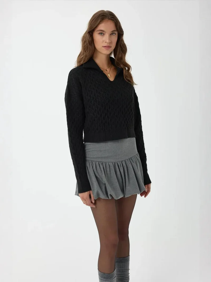 زوبعة كنزة محبوكة بنقوش وياقة قميص