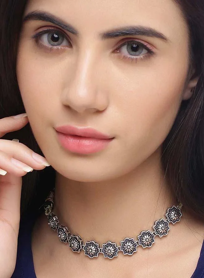 VOYLLA Abhira Looping Design Necklace