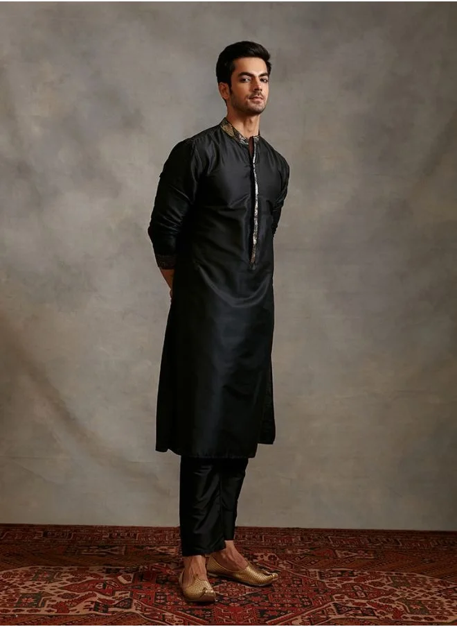 Abhishti Banarasi zari detail Buttoned down kurta -Metallic black