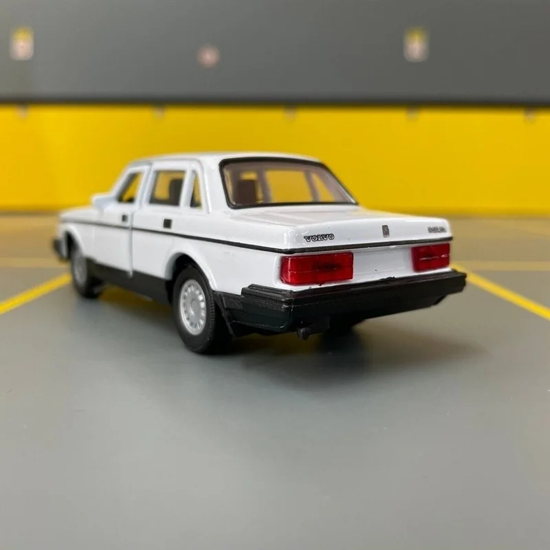 Toprock Store Volvo 240 Gl 1/36 Scale Diecast Metal Model Car Toy Car