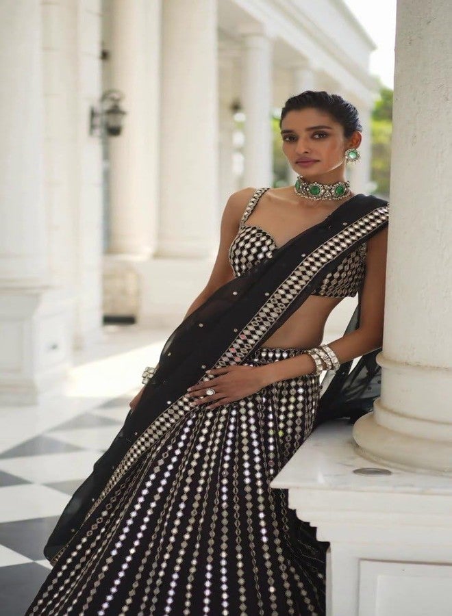 طقم ليهينغا تشولي أسود اللون مع دوباتا من Miss Ethnic Hub لحفلات الزفاف والحفلات والمناسبات العرقية وغيرها. - Image 4