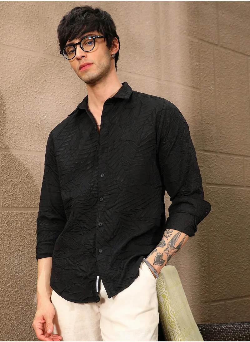 كامبوس سوترا Campus Sutra Men's Onyx Black Foliage-Tactile Shirt For Casual Wear | Spread Collar | Short Sleeve | Button Closure | Shirt Crafted With Comfort Fit For Everyday Wear