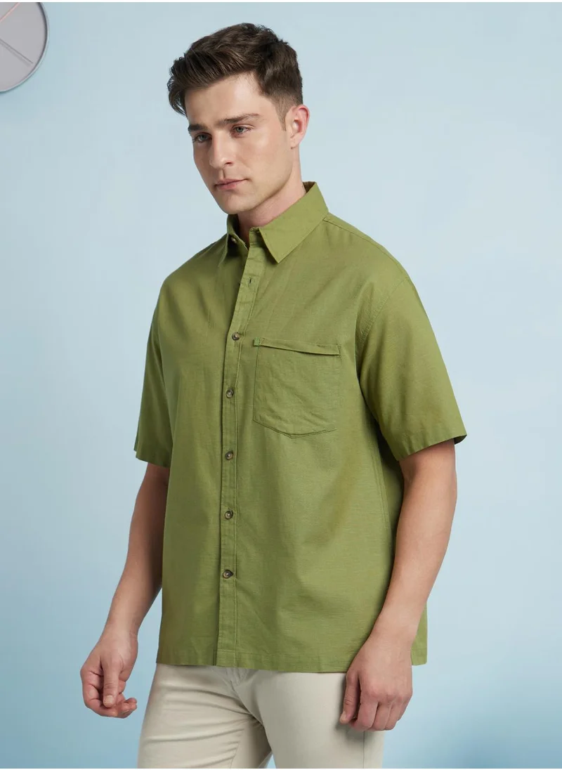 Dennis Lingo Upgrade your wardrobe with this premium Green Relaxed fit Shirts Textured design crafted from 100% Cotton featuring Half Sleeve with Button closure.