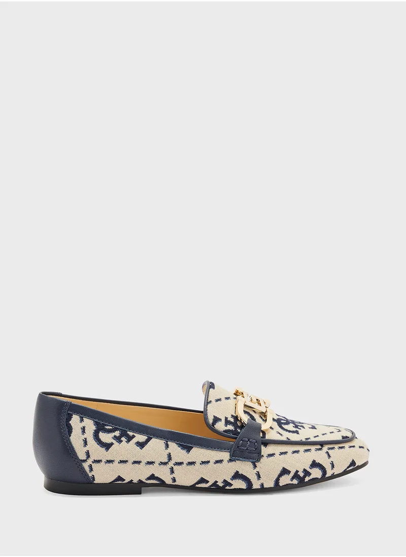 جس Wisaa Buckle Detailed Mocassin