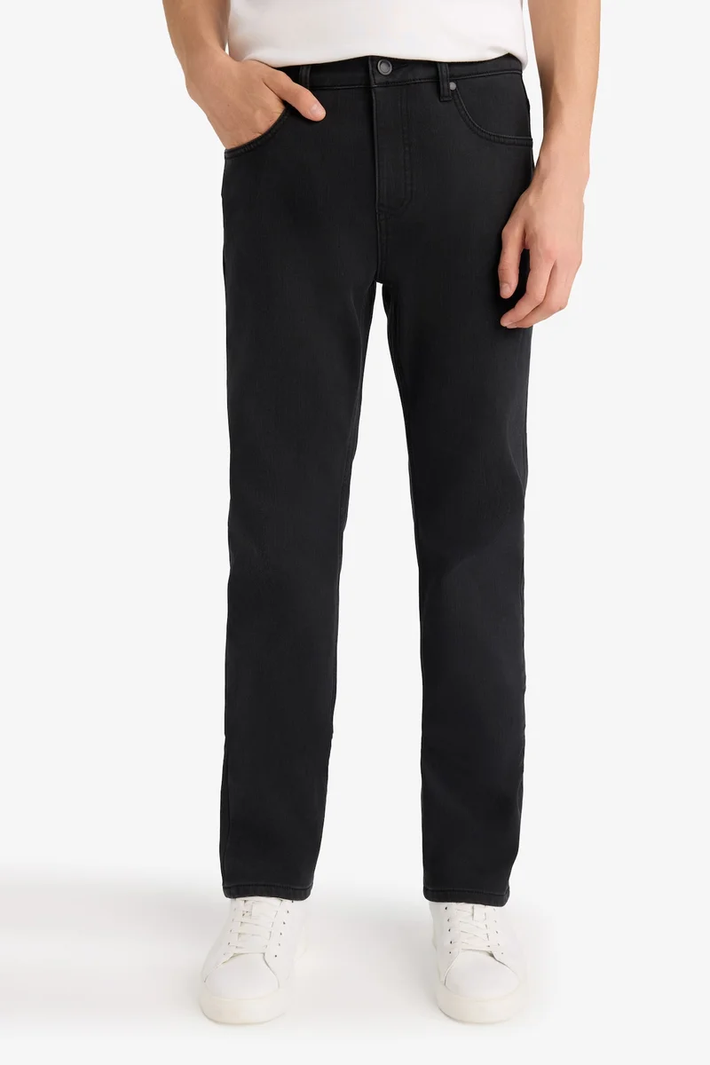 Defacto  Sergio Regular Fit Regular Waist Straight Leg Jeans for Men | Best Price UAE