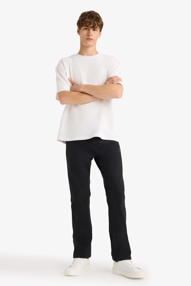 Defacto  Sergio Regular Fit Regular Waist Straight Leg Jeans for Men | Best Price UAE