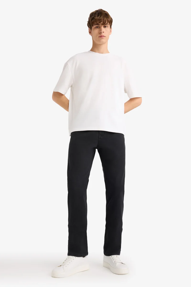 Defacto  Sergio Regular Fit Regular Waist Straight Leg Jeans for Men | Best Price UAE