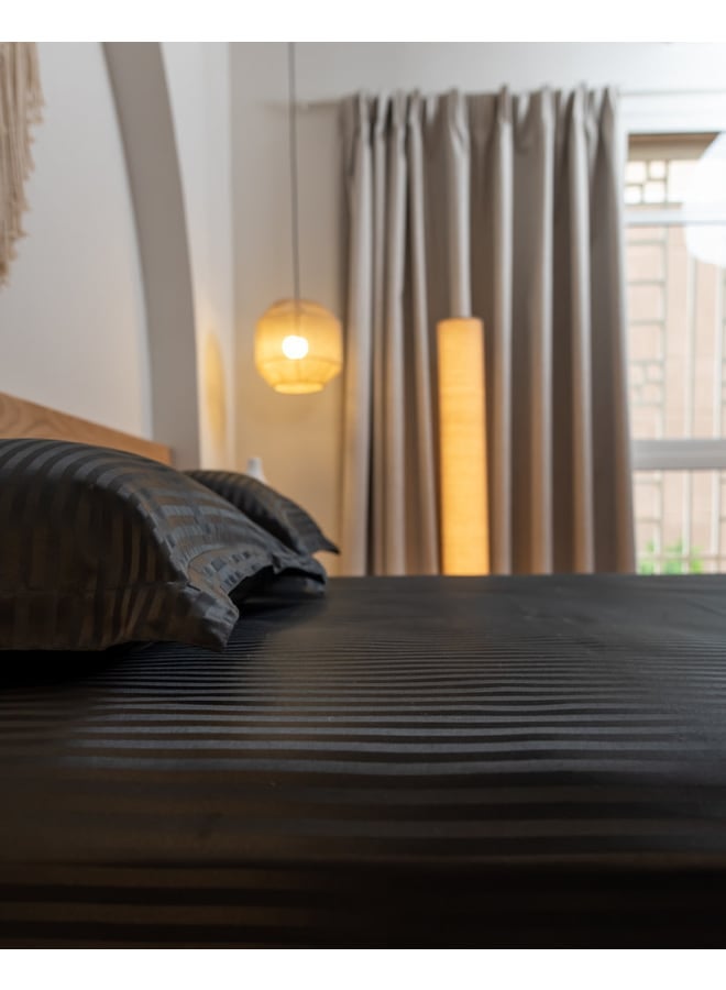 ب كومفورت  طقم ملاية أستك استرايب اسود - Image 3