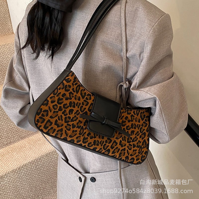 French Niche Fashion Explosions Underarm Small Bag Women Fashion Manufacturers Shoulder Slung Small Bag - Image 4